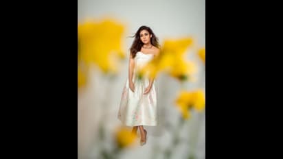 நயன்தாராவுக்கு 40 வயசுனு சொன்னா யார் நம்புவா? 20 வயது யங் லுக்கில் வெளியிட்ட கலக்கல் போட்டோஸ்!