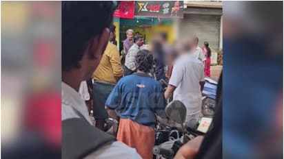 കോഴിക്കോട് സദാചാര ഗുണ്ടായിസമെന്ന് പരാതി; 'ബന്ധുവുമായി സംസാരിക്കുന്നത് ചോദ്യം ചെയ്തെത്തിയ സംഘം മര്ദിച്ചു'