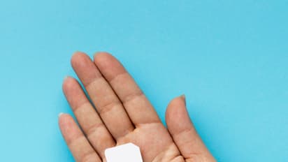 নিজের ফোনের সিম চালু রাখুন মাত্র ২০ টাকায়! এখন আর ডিঅ্যাক্টিভেশনের কোনও ভয় নেই