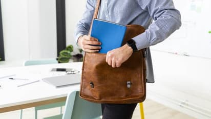 'ജോലിസമയം കഴിഞ്ഞയുടനെ ഇറങ്ങുന്ന തൊഴിലാളിയെ സൂക്ഷിച്ചോളൂ' എന്ന് മാനേജർ, വൈറലായി യുവാവിന്റെ പോസ്റ്റ് 