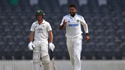 തിരിച്ചടിച്ച് ഇന്ത്യൻ യുവനിര, മുകേഷ് കുമാറിന് 6 വിക്കറ്റ്; ഓസ്ട്രേലിയ എയെ എറിഞ്ഞിട്ടു