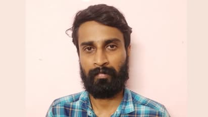 സ്കൂട്ടറിൽ വന്നയാളെ തടഞ്ഞു, പരിശോധന തുടങ്ങിയതും പൊലീസുകാരെ മര്‍ദ്ദിച്ചു കടക്കാൻ ശ്രമം; പിടിച്ചത് മദ്യക്കടത്ത്