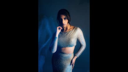 ಸಿಲ್ವರ್ ಕಲರ್ ಲಾಂಗ್‌ ಗೌನ್‌ನಲ್ಲಿ 'ಕಾಟೇರ' ಬೆಡಗಿ: ಮಿಂಚು ಹುಳದಂತೆ ಮಿಂಚಿದ ಆರಾಧನಾ ರಾಮ್!