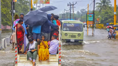 School Reopen: மழை பாதிக்கப்பட்ட மாவட்டங்களில் பள்ளிகள் திறப்பது எப்போது? வெளியான முக்கிய தகவல்!