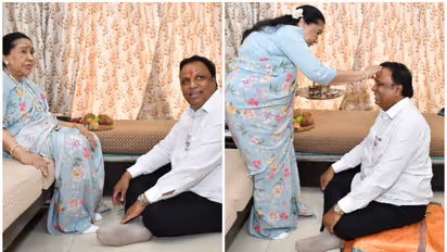 Asha Bhosle celebrates Bhai Dooj; performs aarti for Mumbai's BJP President Ashish Shelar [PHOTOS]