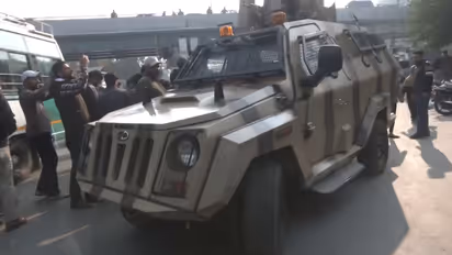 ശ്രീനഗറിൽ ഞായറാഴ്ച ചന്തയ്ക്കിടെ ഭീകരാക്രമണം; ഗ്രനേഡ് ആക്രമണത്തിൽ 12 പേര്ക്ക് പരിക്ക്