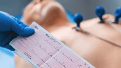 Cleaning staffer at Shatabdi Hospital in Mumbai seen performing ECG, video goes viral (WATCH)