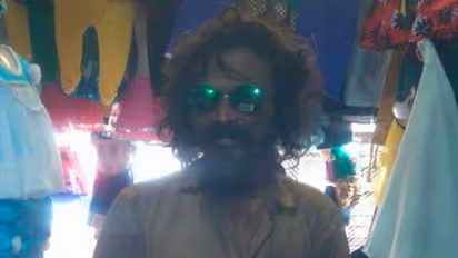  ಮಾನವೀಯ ಗುಣ ಹೊಂದಿದ್ದ ಗುರುಪ್ರಸಾದ್: ಬುದ್ದಿಮಾಂದ್ಯನಿಗೆ ಕಟಿಂಗ್ ಮಾಡಿಸಿ ಹೊಸ ಬಟ್ಟೆ ತೊಡಿಸಿದ್ದ ಡೈರೆಕ್ಟರ್‌!