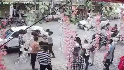 ഭാര്യയുടെ മുന്നിൽ വച്ച് അങ്കിളെന്ന് വിളിച്ചു, ടെക്സ്റ്റൈൽ ഉടമയെ തല്ലിച്ചതച്ച് യുവാവും സുഹൃത്തുക്കളും 