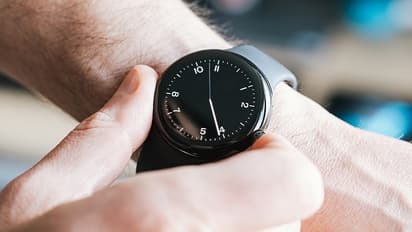 ఆగిపోయిన గడియారం పెట్టుకుంటే ఏమౌతుంది?