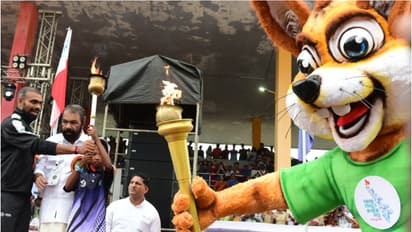 കൗമാരക്കുതിപ്പിന്റെ ആവേശത്തിൽ നാട്; പിആര് ശ്രീജേഷ് ദീപശിഖ തെളിയിച്ചു, സംസ്ഥാന സ്കൂള് കായികമേളയ്ക്ക് തുടക്കം