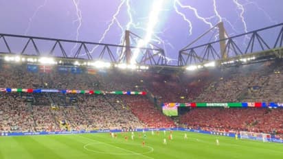 கால்பந்து மைதானம்; மின்னல் தாக்கியதில் உடல் கருகி ஒரு வீரர் பலி - வெளியான அதிர்ச்சி வீடியோ!