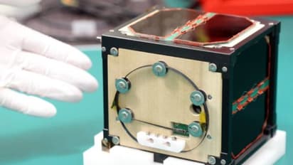 പ്ലൈവുഡില്‍ നിര്‍മിച്ച ഉപഗ്രഹം! ലോകത്തെ ആദ്യ 'വുഡന്‍ സാറ്റ്‍ലൈറ്റ്' വിക്ഷേപിച്ചു; ബഹിരാകാശത്ത് ചരിത്ര പരീക്ഷണം