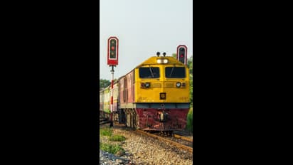 குழந்தைகளை  ட்ரெயினில் கூட்டிட்டு போறப்ப மறக்காமல் செய்ய வேண்டிய '5' விஷயங்கள்!!