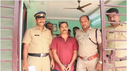 ആദ്യം വഴി ചോദിച്ചു, ബസ് കാത്തു നിന്ന വയോധികയെ നിർബന്ധിച്ച് കാറിൽ കയറ്റി, വഴിയിൽ വെച്ച് ആഭരണം കവർന്നു; അറസ്റ്റ്