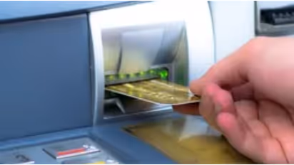 എടിഎമ്മിൽ നിന്ന് 500 രൂപ പിൻവലിച്ച വിദ്യാർത്ഥി ഞെട്ടി, ബാലൻസ് 87.65 കോടി! 'കോടിപതി'യായത് 5 മണിക്കൂർ മാത്രം