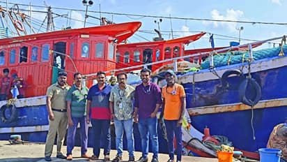 12-നോട്ടിക്കൽ മൈലിനുളളിൽ തീരത്ത് മത്സ്യബന്ധനം; മൂന്നു ബോട്ടുകൾ പിടിയിൽ, പിഴയിട്ടു