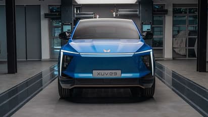 புதிய எலெக்ட்ரிக் கார்களை அறிமுகம் செய்கிறது மஹிந்திரா! கார் பிரியர்களுக்கு டபுள் ட்ரீட்!