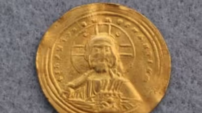 ನಿಧಿ ಶೋಧಕರಿಗೆ ಬೆಟ್ಟದಲ್ಲಿ 1000 ವರ್ಷ ಹಳೆಯ ಚಿನ್ನದ ನಾಣ್ಯ ಸಿಕ್ಕಿದೆ!