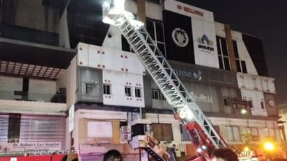 സ്പായിൽ അഗ്നിബാധ, മേക്കപ്പ് സാധനങ്ങളിൽ തീ പടർന്നു, ശുചിമുറിയിലായിരുന്ന 2 പേർക്ക് ദാരുണാന്ത്യം 