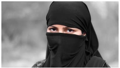 അമ്മാവനെ വിവാഹം കഴിച്ചു, യുകെ യുവതിക്കെതിരെ വ്യഭിചാര കുറ്റത്തിന് കല്ലെറിയൽ ശിക്ഷ വിധിച്ച് പാക് ശരീയത്ത് കോടതി