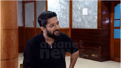 'ഹോട്ടലിൽ നടന്നത് സിപിഎം-ബിജെപി നാടകം'; പാലക്കാട്ടെ പാതിരാ റെയ്ഡിൽ ഡീൽ ആരോപണം കടുപ്പിച്ച് ഷാഫി പറമ്പില്