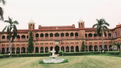 അലിഗഡ് സർവകലാശാലക്ക് ന്യൂനപക്ഷ പദവിക്ക് വഴിയൊരുങ്ങുന്നു, മാര്‍ഗ രേഖ പുറത്തിറക്കി  സുപ്രീംകോടതി