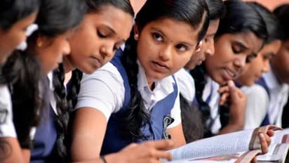 பள்ளி மாணவர்களுக்கு பாடங்கள் எல்லாம் இனி ஈஸி.! பள்ளிக்கல்வித்துறை சூப்பர் முடிவு