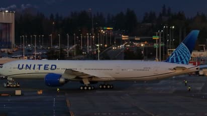 പുറപ്പെടാൻ സജ്ജമാകുന്നതിനിടയിൽ വിമാനത്തിന്റെ പിൻഭാഗത്ത് തീ പടർന്നു, ഒഴിവായത് വൻദുരന്തം