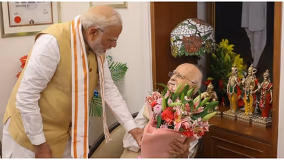 97ന്റെ നിറവിൽ എൽ.കെ അദ്വാനി; ആശംസകൾ നേരാൻ നേരിട്ടെത്തി മോദി