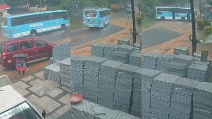 കോട്ടയത്ത് സ്വകാര്യ ബസ് നിയന്ത്രണം വിട്ട് കെഎസ്ആര്‍ടിസി ബസിലിടിച്ച് അപകടം; ബൈക്ക് യാത്രക്കാരന് പരിക്ക്