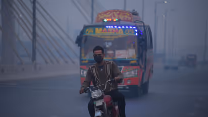 Pakistan chokes with alarming levels of air pollution; Multan under 'lockdown' as AQI crosses 2,100