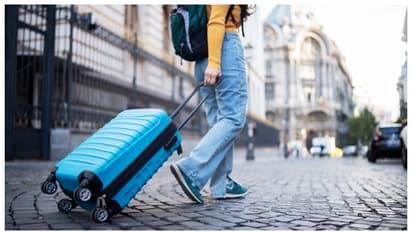 ബാഗിന് 2 സെന്‍റീ മീറ്റർ കൂടുതലെന്ന് വിമാനത്താവള അധികൃതർ; യുവതിക്ക് പിഴ അടക്കേണ്ടിവന്നത് 12,000 രൂപ, ട്വിസ്റ്റ്