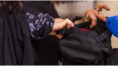 യുവതിയുടെ ഒറ്റ തമാശയിൽ സീനാകെ മാറി, പിന്നാലെ മെറ്റൽ ഡിറ്റക്ടറിൽ ബീപ്പ് ശബ്ദം; പരിഭ്രാന്തിയിലായി വിമാനത്താവളം