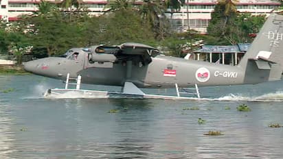 സമയം ഞായറാഴ്ച ഉച്ചകഴിഞ്ഞ് 3.30, ജസ്റ്റ് ലാൻഡഡ്! കൊച്ചിയുടെ ജലപ്പരപ്പിലേക്ക് ചരിത്രത്തിലാദ്യമായി വിമാനമിറങ്ങി