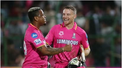 রাজস্থান তাঁকে ছেড়ে দিয়েছে, আর তারপরেই জস বাটলারের দুরন্ত ফর্ম! টিমে কি জায়গা নেই হেটমায়ারের?