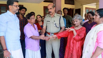 ഞായറാഴ്ച രാവിലെ വീട്ടുവരാന്തയിൽ അപരിചിതയായ സ്ത്രീ, ബന്ധുക്കളെ കണ്ടെത്താൻ ഒന്നിച്ച് നാട്ടുകാരും പൊലീസും