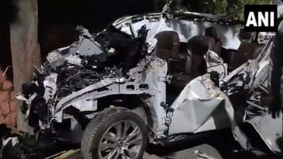 ഇന്നോവയിലേക്ക് ട്രക്ക് പാഞ്ഞുകയറി, മൂന്ന് പെൺകുട്ടികളടക്കം ആറ് വിദ്യാർഥികൾക്ക് ദാരുണാന്ത്യം