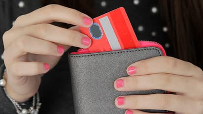 10 വര്ഷമായി ജോലി ചെയ്തിട്ടില്ല, മുടങ്ങാതെ ശമ്പളം വാങ്ങി നഴ്സ്! വൻ തുക സമ്പാദിച്ചു; പക്ഷേ കിട്ടിയത് മുട്ടൻ പണി