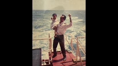 விவாகரத்தான நடிகரை ரூ.3310 கோடி சொத்துக்காக வளைத்து போட்டாரா? யார் இந்த தமிழ் பட ஹீரோயின்? 