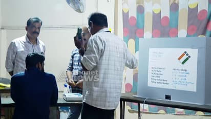 വയനാട്ടിലും ചേലക്കരയിലും വോട്ടിങ് യന്ത്രത്തിൽ തകരാർ; തിരുവില്വാമലയിൽ ബിജെപി സ്ഥാനാർത്ഥിയുടെ ബൂത്തിലും തകരാർ