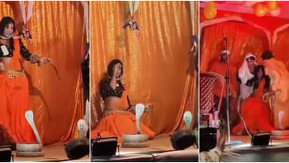 വിഷപ്പാമ്പിനെ കഴുത്തിൽച്ചുറ്റി നൃത്തം, കടിച്ചതറിഞ്ഞില്ല, യുവാവ് സ്റ്റേജിൽ കുഴഞ്ഞുവീണു