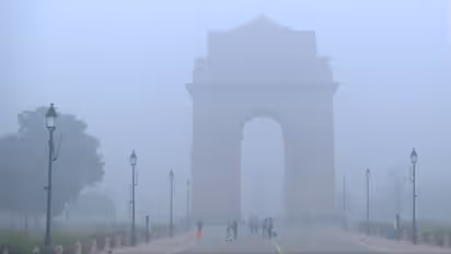 Delhi weather update: Dense smog brings visibility down; trains, flights likely to be impacted