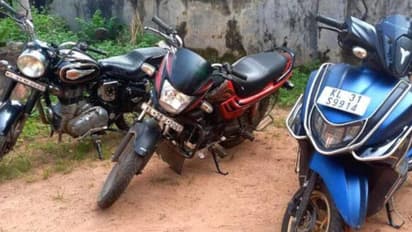 വിജനമായ സ്ഥലം താവളമാക്കി സാമൂഹ്യ വിരുദ്ധർ, റെയ്ഡിനെത്തിയപ്പോൾ കല്ലേറ്, വാഹനങ്ങളും ആയുധങ്ങളും കണ്ടെത്തി