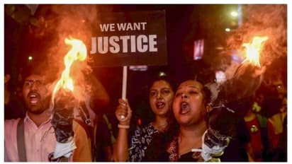 യുവഡോക്ടറുടെ കൊലപാതകം; അറസ്റ്റിൽ ഗൂഢാലോചനയെന്ന് പ്രതി; മമതയോട് റിപ്പോർട്ട് തേടി പശ്ചിമബംഗാള് ഗവർണർ