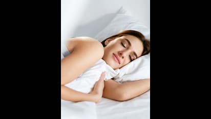 सोते वक्त सिर के पास रखें नींबू का टुकड़ा, मिलेंगे अचूक फायदे !