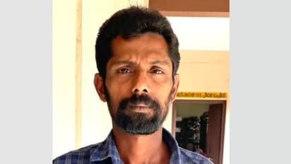 വീട്ടിൽ കുളിച്ചുകാണ്ടിരുന്ന പെൺകുട്ടിക്ക് നേരെ ലൈംഗിക ചുവയിൽ നഗ്നതാപ്രദർശനം; ചേർത്തലയിൽ യുവാവിന് തടവും പിഴയും