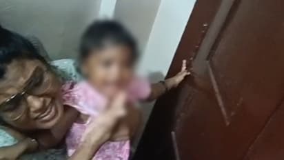 ഒരു വയസും മൂന്ന് മാസവും മാത്രം പ്രായമുള്ള കുഞ്ഞിന്റെ വിരൽ വാതിലിൽ കുടുങ്ങി; നിസഹായതയിൽ രക്ഷകരായി ഫയര്‍ഫോഴ്സ്