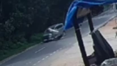 തെന്മലയിൽ വാഹനാപകടം: അമിതവേഗത്തിലെത്തിയ കാർ സ്കൂട്ടർ യാത്രക്കാരനെ ഇടിച്ച് തെറിപ്പിച്ചു; പരുക്ക്