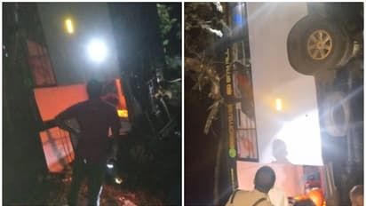 നാടകസംഘം സഞ്ചരിച്ച മിനി ബസ് മറിഞ്ഞു അപകടം; രണ്ട് പേർക്ക് ദാരുണാന്ത്യം